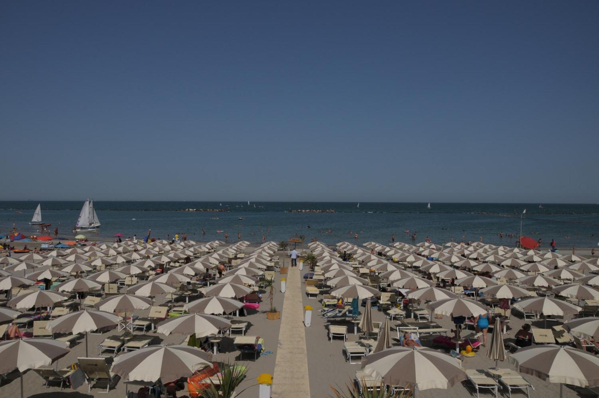 Hotel Club Del Sole Adriano Family Collection Punta Marina Exterior foto